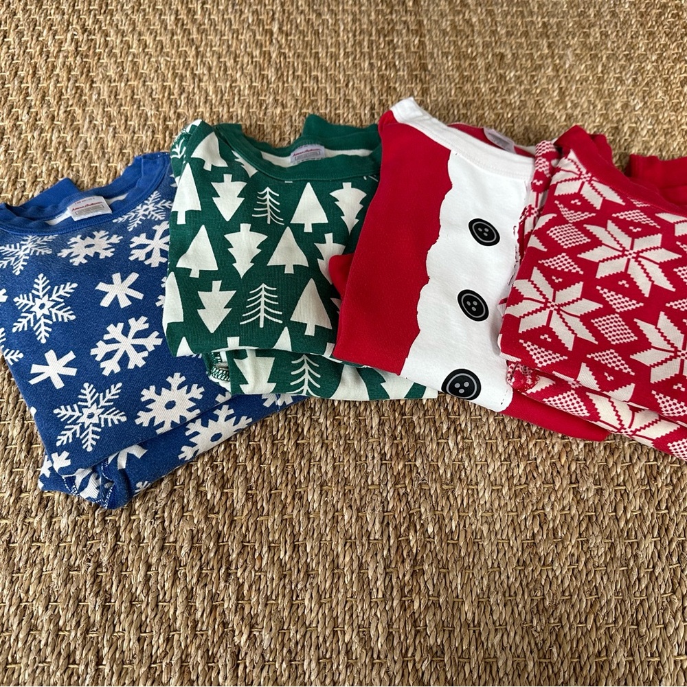 Set of 4 Hanna Andersson holiday pajamas, unisex size 8
